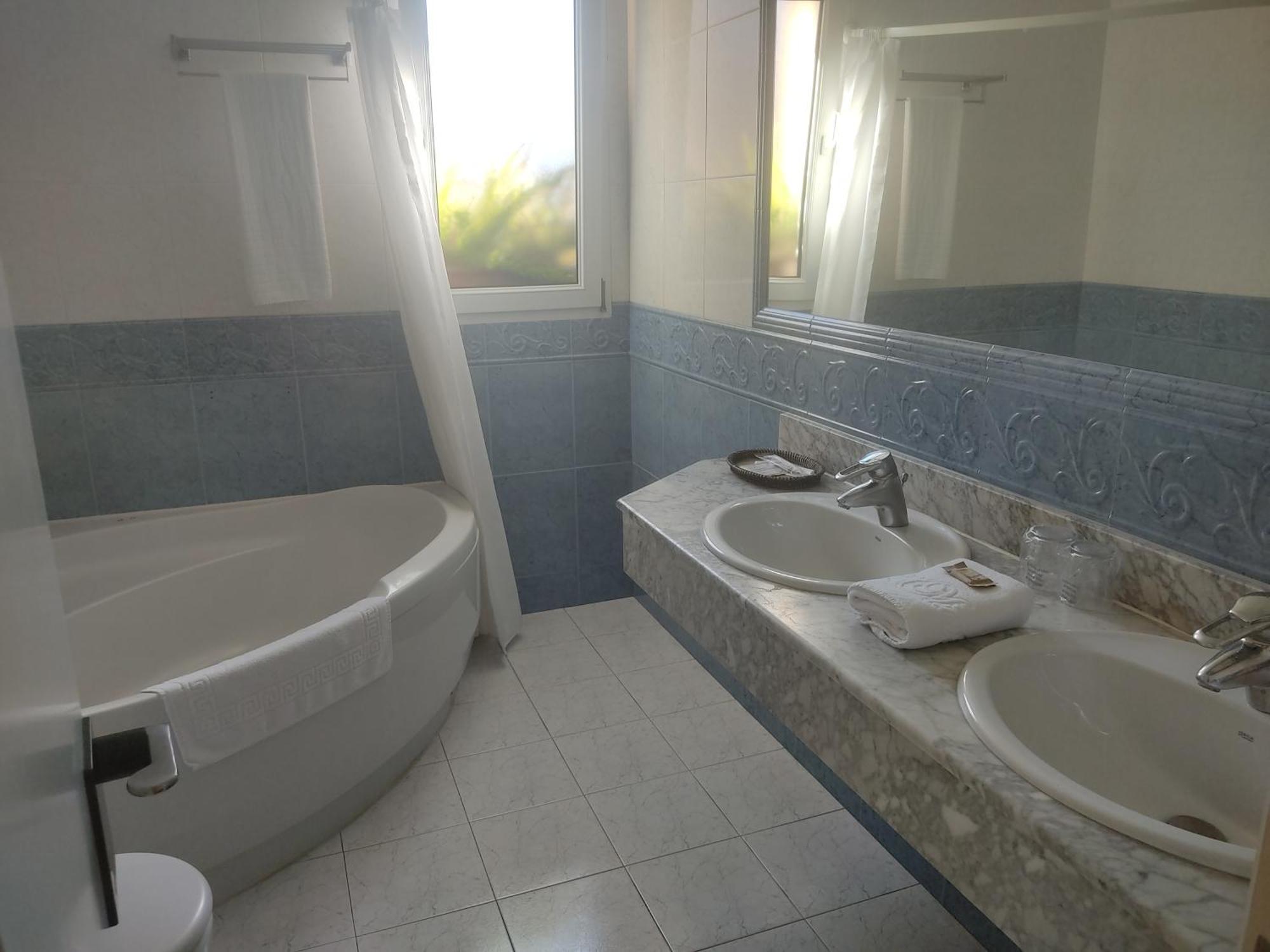 Hotel Suite Miono Castro Urdiales Extérieur photo