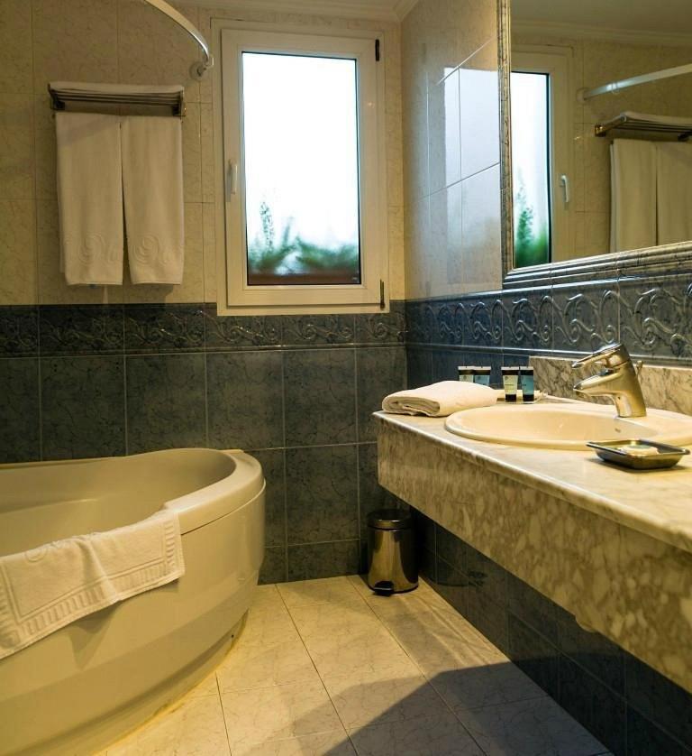 Hotel Suite Miono Castro Urdiales Extérieur photo